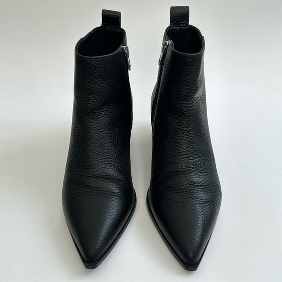 Everlane Shoes - Everlane The Boss Boot - Pebbled Black Leather Size 7.5